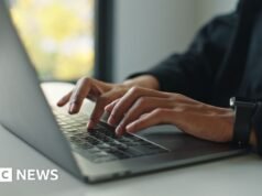 ‘Pick-up artist’ russo acusado de fotografar secretamente mulheres em Gana