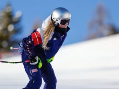 Jogos Olímpicos de Inverno de 2026: Lindsey Vonn retorna aos Estados Unidos após um terrível acidente na Itália, várias cirurgias