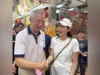 A atriz Pan Ling Ling recebeu um hongbao de SM Lee Hsien Loong durante uma caminhada em CNY