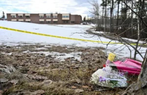 O primeiro-ministro Carney planeja visitar Tumbler Ridge na sexta-feira, enquanto o Canadá sofre com os tiroteios em massa