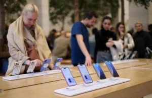 IDC anuncia que o mercado de smartphones deverá ver seu maior declínio da história em 2026 devido ao aumento dos preços da memória