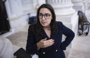 AOC destrói Pam Bondi, e as lutas eleitorais do Partido Republicano pioram