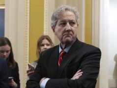 O senador republicano reconheceu que o partido está caminhando para o fracasso eleitoral à medida que a economia de Trump fracassa