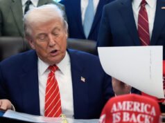 O índice de aprovação de Trump caiu para o mínimo do segundo mandato