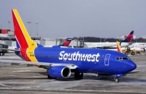 Mãe e filho separados em avião após não pagarem por compartilhamento de assento na internet