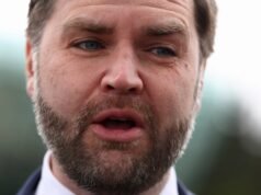 Depois de remover o conselho religioso, Carey ligou para o jogador da Prezion, JD Vance