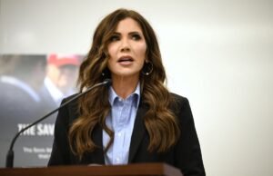 Christie Noem diz que garantirá que as ‘pessoas certas’ votem nas eleições intercalares e elegerão os ‘líderes certos’