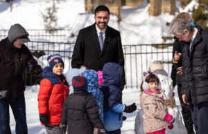 Mamdani e o AOC dão uma olhada nos bastidores do programa de assistência infantil gratuita