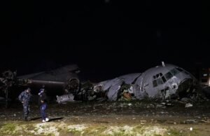 Avião militar que transportava dinheiro cai na Bolívia, matando pelo menos 15