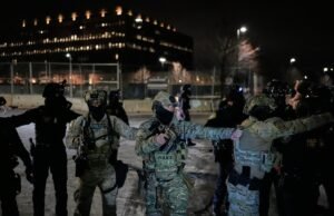 Detidos descrevem condições terríveis dentro do prédio federal de Minnesota aguardando deportação: ‘Não havia humanidade’