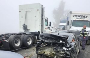 Dez feridos em engavetamento de 59 carros em estrada envolta em neblina na Califórnia
