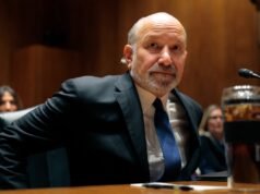 Levitt interrompe o briefing da Casa Branca depois que repórter pergunta sobre a admissão do chefe comercial Lutnick na Ilha Epstein