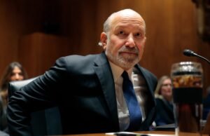 Levitt interrompe o briefing da Casa Branca depois que repórter pergunta sobre a admissão do chefe comercial Lutnick na Ilha Epstein