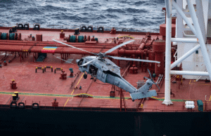 Militares dos EUA embarcam em petroleiro no Oceano Índico: o que saber