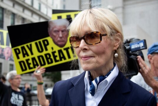 A peculiar carta de arrecadação de fundos de Trump para o Dia dos Namorados perguntava ‘Você ainda me ama?’ – e E. Jean Carroll diz que conseguiu