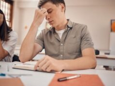 Adolescente chateado com hábito ‘seguro’ de professor de espanhol: ‘Falar inglês’