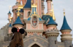 Milhões de canadenses evitam os parques da Disney nos EUA em favor de Paris em meio ao boicote de viagens de Trump