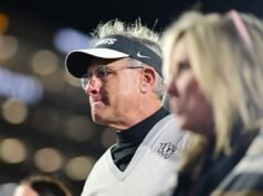 Um técnico de longa data da SEC anunciou repentinamente sua aposentadoria do futebol universitário