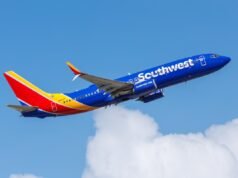 Pessoas animadas para propor uma viagem – até serem ‘humilhadas’ no aeroporto