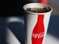 Momento olímpico se torna viral depois que jogador de hóquei bebe refrigerante enquanto joga