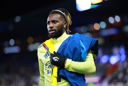 Ex-astro do Newcastle, Alan St-Maximin deixa o clube depois que crianças foram abusadas racialmente