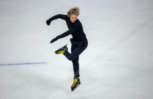 Ilya Malinin fez história olímpica com o primeiro backflip da patinação artística