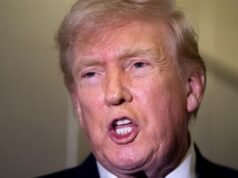 Índice de aprovação de Donald Trump atinge novo mínimo entre independentes