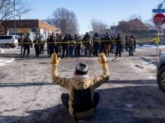 Em Minneapolis, uma redação examina a história abrangente da imigração em meio à transição digital.