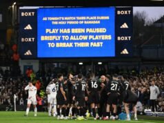 Pep Guardiola criticou torcedores que quebraram o jejum do Ramadã de jogadores muçulmanos em Leeds