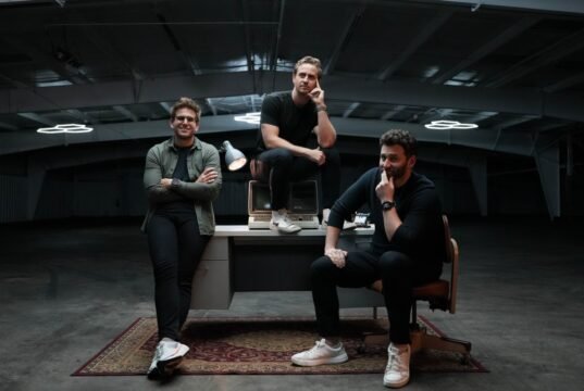 Linq levanta US$ 20 milhões para trazer assistentes de IA para aplicativos de mensagens