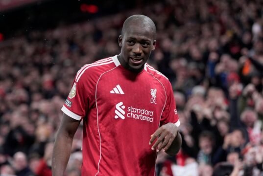 Arne Slott confirmou que o Liverpool está em novas negociações com Ibrahima Konate sobre uma extensão de contrato