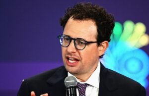 Presidente Trump toma medidas para banir humanos do governo dos EUA