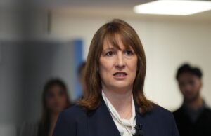 Desemprego no Reino Unido atinge maior nível em cinco anos, novo golpe para Rachel Reeves