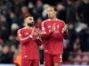 Virgil van Dijk responde a perguntas sobre o futuro de Mohamed Salah no Liverpool