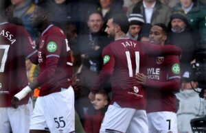 Crescencio poupou o West Ham, que surpreendeu Summerville na prorrogação, enquanto os fãs protestavam contra os proprietários