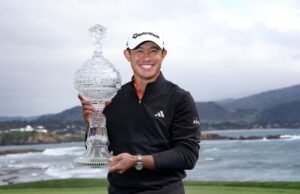Colin Morikawa segura Scotty Scheffler para acabar com a seca de títulos em Pebble Beach