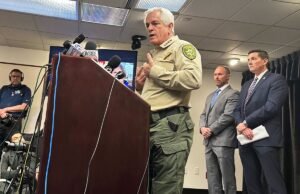 Nancy Guthrie: Xerife Chris Nanos acusado de negar acesso a evidências do FBI em caso de sequestro