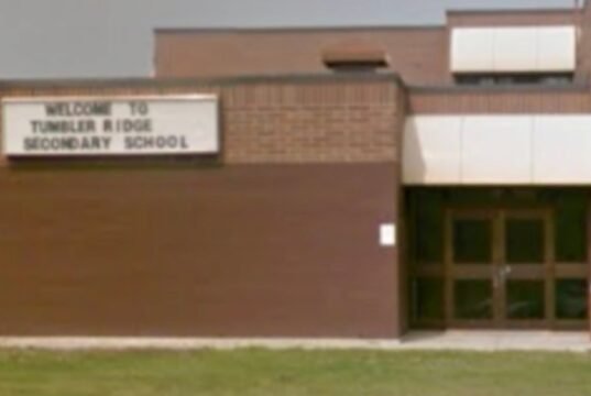 Pelo menos nove pessoas foram mortas em um tiroteio em massa em uma escola na Colúmbia Britânica, disse a polícia canadense