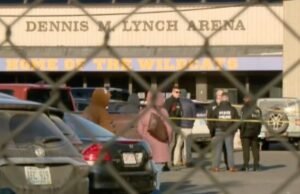 Um tiroteio em massa em uma pista de gelo em Rhode Island deixou um morto e vários outros feridos