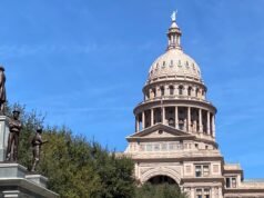 Taylor Rehmet, um republicano, devolveu a cadeira no Senado do estado do Texas ao controle dos democratas