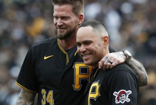 O técnico do Pirates traz o arremessador All-Star aposentado como mentor de treinamento de primavera