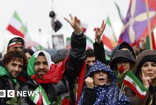 Centenas de milhares de pessoas em todo o mundo juntaram-se aos protestos no Irão
