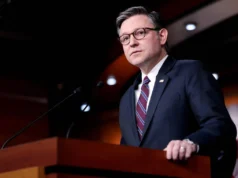 O presidente da Câmara, Johnson, diz que tem o direito de votar para suspender a paralisação parcial até 3 de fevereiro