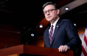 O presidente da Câmara, Johnson, diz que tem o direito de votar para suspender a paralisação parcial até 3 de fevereiro