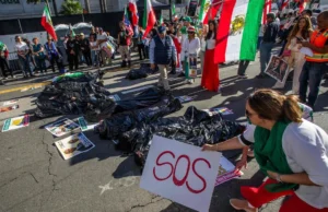 Milhares de pessoas manifestam-se em cidades de todo o mundo para exigir mudança de regime no Irão