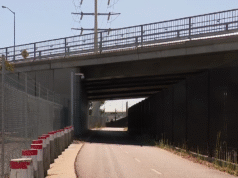 Dispositivo alto instalado em East Perth, críticos dizem que tem como objetivo dissuadir moradores de rua