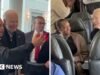 Biden tirou selfies com passageiros em voo comercial