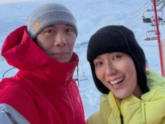 A atriz Joan Pe machuca o joelho após ser atropelada por um snowboarder enquanto esquiava na China