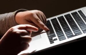 Site pornô multado em £ 800 mil por não verificar a idade