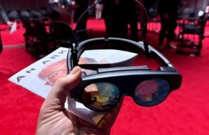 Assisti a uma peça em AR. Eu me senti mais conectado com a realidade real.